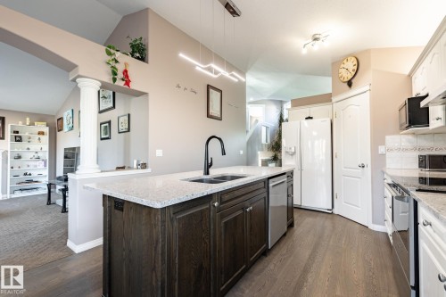 40 Deer Park Boulevard, Spruce Grove, AB - Indoor Photo Showing Kitchen With Double Sink With Upgraded Kitchen