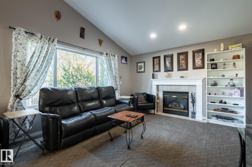 40 Deer Park Boulevard, Spruce Grove, AB - Indoor Photo Showing Living Room With Fireplace