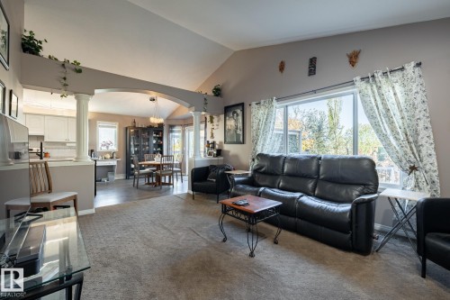40 Deer Park Boulevard, Spruce Grove, AB - Indoor Photo Showing Living Room