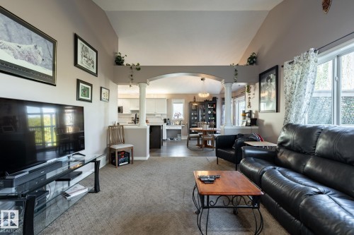 40 Deer Park Boulevard, Spruce Grove, AB - Indoor Photo Showing Living Room