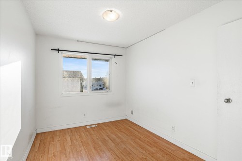 11443 22 Avenue, Edmonton, AB - Indoor Photo Showing Other Room