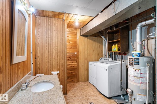 11443 22 Avenue, Edmonton, AB - Indoor Photo Showing Laundry Room