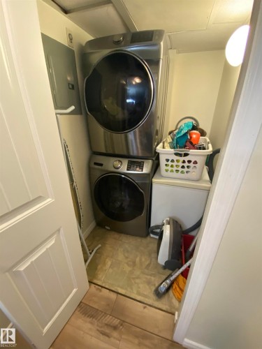 319 17415 99 Avenue Nw, Edmonton, AB - Indoor Photo Showing Laundry Room
