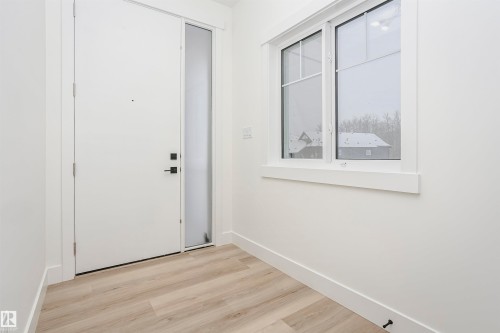 Foyer featuring light wood-type flooring and baseboards - 804 Elderberry Crest, Edmonton, AB - Indoor Photo Showing Other Room