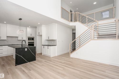 804 Elderberry Crest, Edmonton, AB - Indoor Photo Showing Kitchen With Upgraded Kitchen