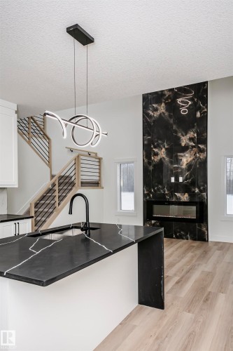 804 Elderberry Crest, Edmonton, AB - Indoor Photo Showing Kitchen