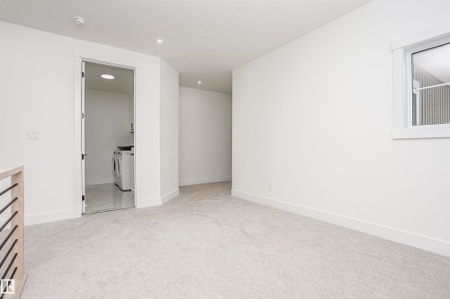 804 Elderberry Crest, Edmonton, AB - Indoor Photo Showing Other Room