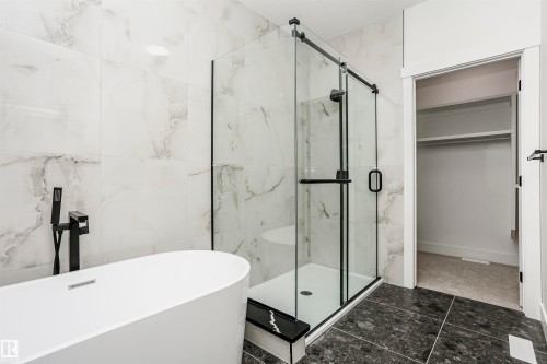 804 Elderberry Crest, Edmonton, AB - Indoor Photo Showing Bathroom