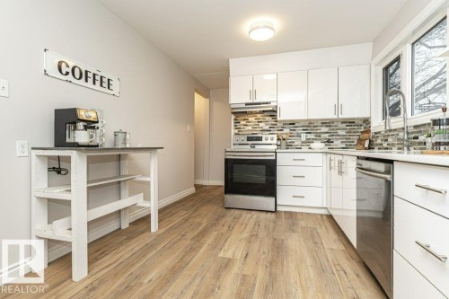 13229 85 Street, Edmonton, AB - Indoor Photo Showing Kitchen With Upgraded Kitchen