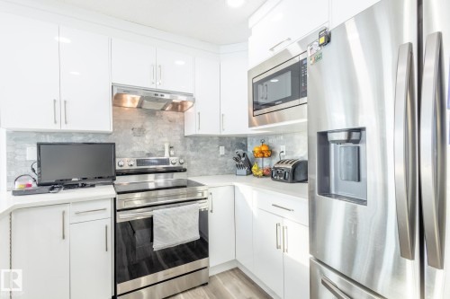 8515 24 Avenue, Edmonton, AB - Indoor Photo Showing Kitchen
