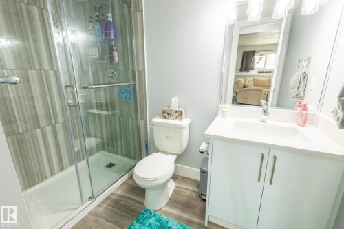 8515 24 Avenue, Edmonton, AB - Indoor Photo Showing Bathroom
