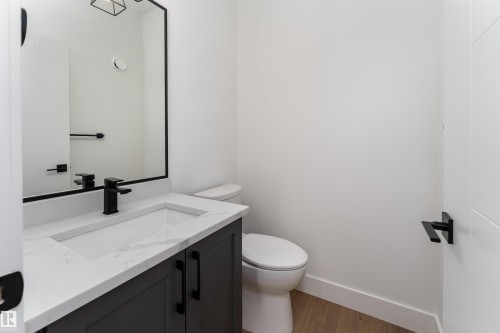 12031 124 Street, Edmonton, AB - Indoor Photo Showing Bathroom