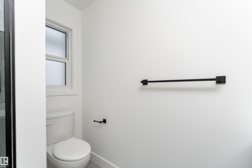 12031 124 Street, Edmonton, AB - Indoor Photo Showing Bathroom