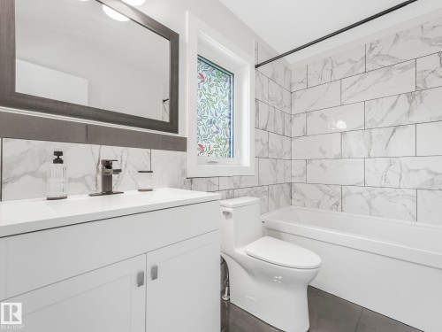 11219 125 Street, Edmonton, AB - Indoor Photo Showing Bathroom