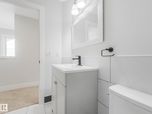 11219 125 Street, Edmonton, AB - Indoor Photo Showing Bathroom
