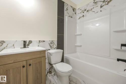 11219 125 Street, Edmonton, AB - Indoor Photo Showing Bathroom