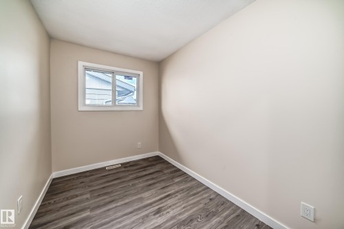1667 42 Street, Edmonton, AB - Indoor Photo Showing Other Room
