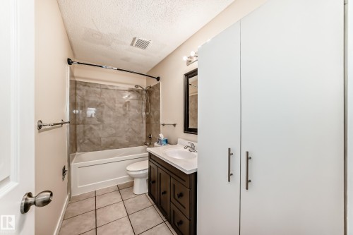 1667 42 Street, Edmonton, AB - Indoor Photo Showing Bathroom