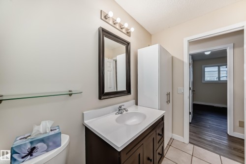1667 42 Street, Edmonton, AB - Indoor Photo Showing Bathroom