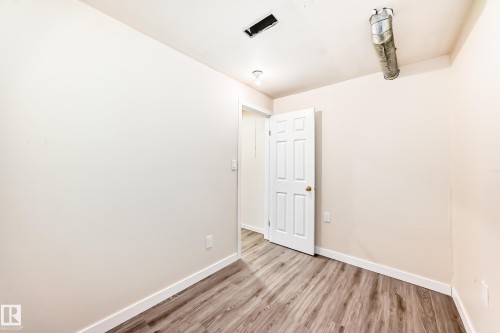 1667 42 Street, Edmonton, AB - Indoor Photo Showing Other Room
