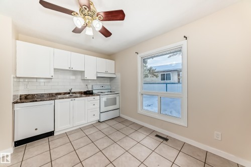 1667 42 Street, Edmonton, AB - Indoor Photo Showing Kitchen