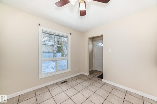 1667 42 Street, Edmonton, AB - Indoor Photo Showing Other Room