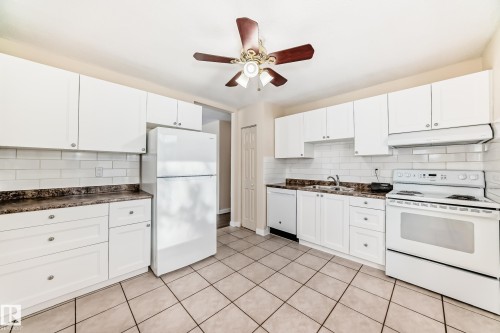 1667 42 Street, Edmonton, AB - Indoor Photo Showing Kitchen