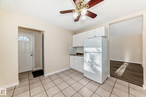 1667 42 Street, Edmonton, AB - Indoor Photo Showing Other Room