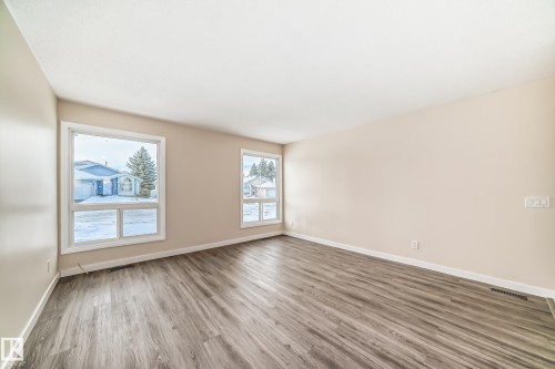 1667 42 Street, Edmonton, AB - Indoor Photo Showing Other Room