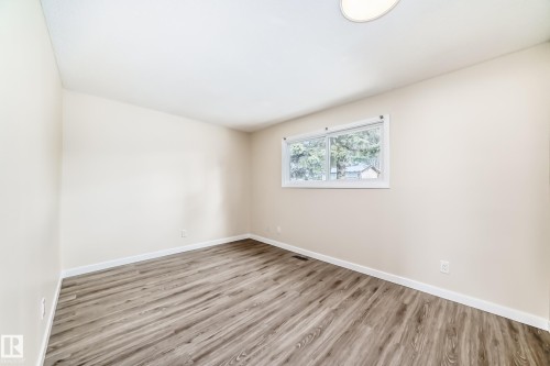 1667 42 Street, Edmonton, AB - Indoor Photo Showing Other Room