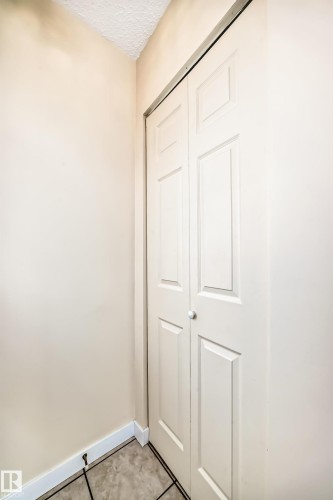 1667 42 Street, Edmonton, AB - Indoor Photo Showing Other Room
