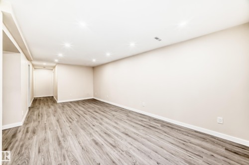 1667 42 Street, Edmonton, AB - Indoor Photo Showing Other Room