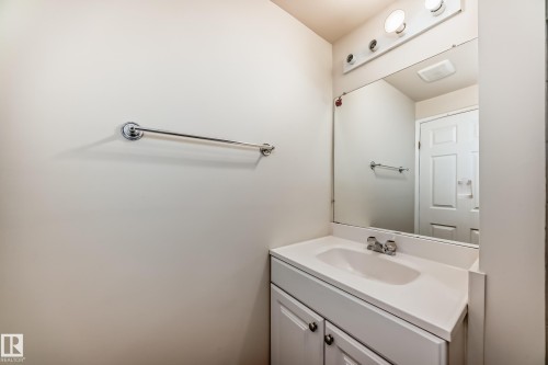 1667 42 Street, Edmonton, AB - Indoor Photo Showing Bathroom