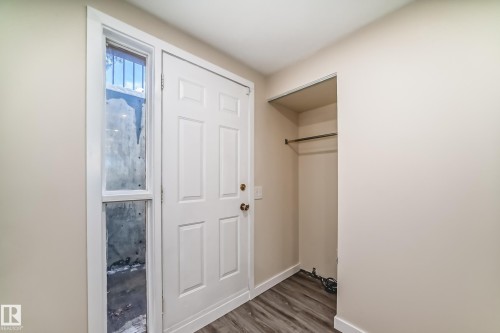 1667 42 Street, Edmonton, AB - Indoor Photo Showing Other Room