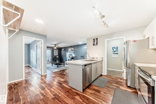 230 592 Hooke Road, Edmonton, AB - Indoor Photo Showing Kitchen