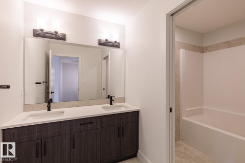 6235 175 Avenue, Edmonton, AB - Indoor Photo Showing Bathroom