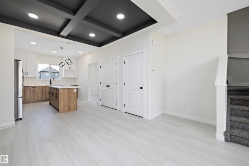 2113 Crossbill Lane, Edmonton, AB - Indoor Photo Showing Kitchen