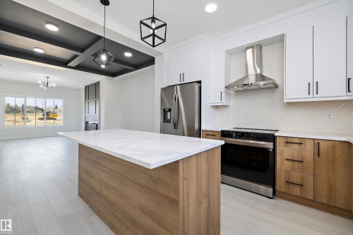 2113 Crossbill Lane, Edmonton, AB - Indoor Photo Showing Kitchen