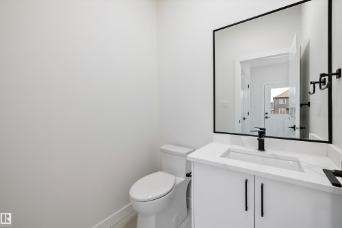 2113 Crossbill Lane, Edmonton, AB - Indoor Photo Showing Bathroom