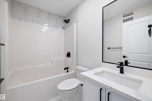 2113 Crossbill Lane, Edmonton, AB - Indoor Photo Showing Bathroom
