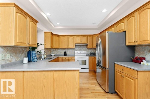 17 577 Butterworth Way, Edmonton, AB - Indoor Photo Showing Kitchen
