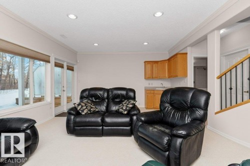 17 577 Butterworth Way, Edmonton, AB - Indoor Photo Showing Living Room