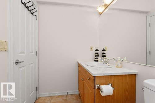 17 577 Butterworth Way, Edmonton, AB - Indoor Photo Showing Bathroom