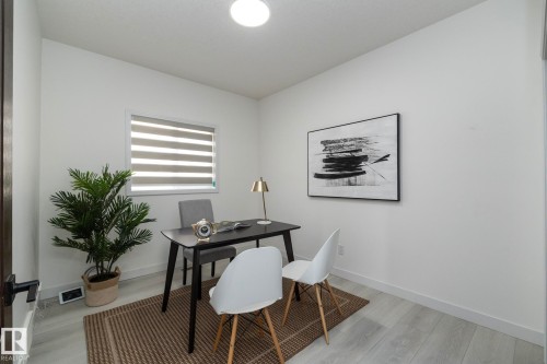 926 Thompson Place, Edmonton, AB - Indoor