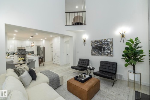 926 Thompson Place, Edmonton, AB - Indoor Photo Showing Living Room