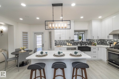 926 Thompson Place, Edmonton, AB - Indoor