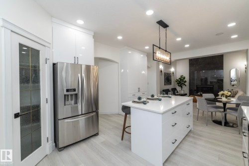 926 Thompson Place, Edmonton, AB - Indoor Photo Showing Other Room