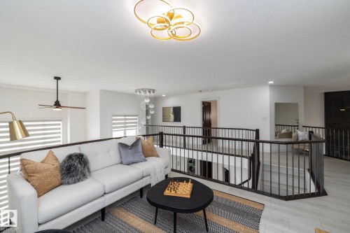 926 Thompson Place, Edmonton, AB - Indoor Photo Showing Other Room