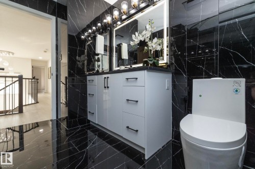 926 Thompson Place, Edmonton, AB - Indoor Photo Showing Other Room