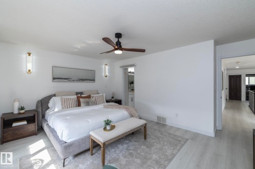 926 Thompson Place, Edmonton, AB - Indoor Photo Showing Bedroom